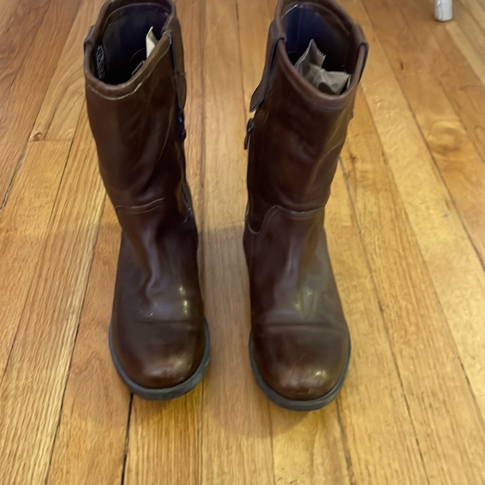 Campers mid calf leather boots. Great condition.